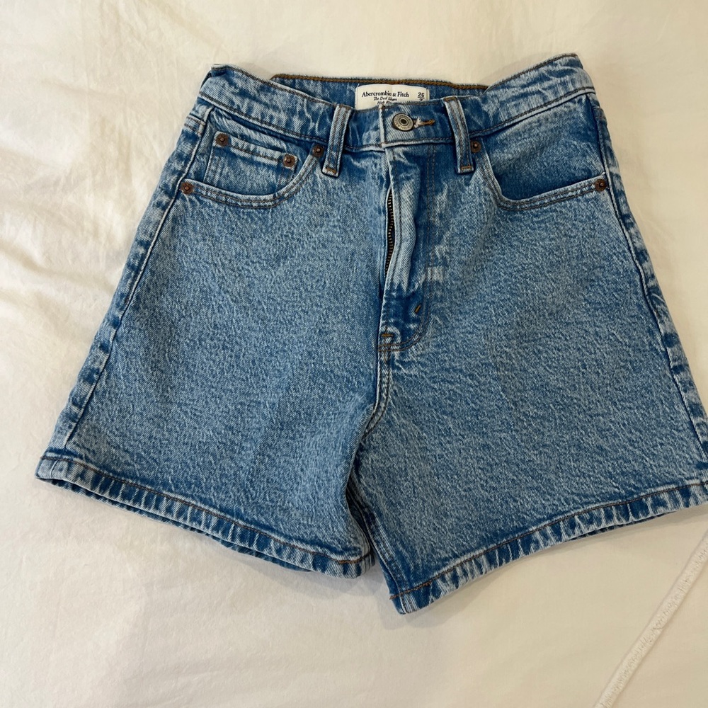 A&F High Rise Dad Short - Light